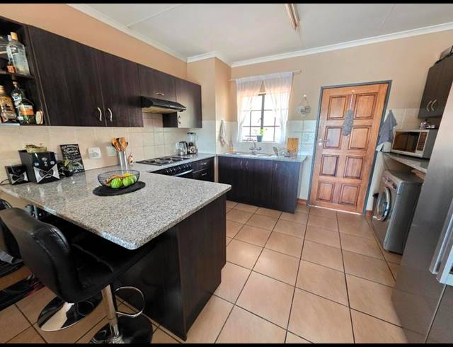 2 BEDROOM TOWNHOUSE FOR SALE IN GOLF PARK